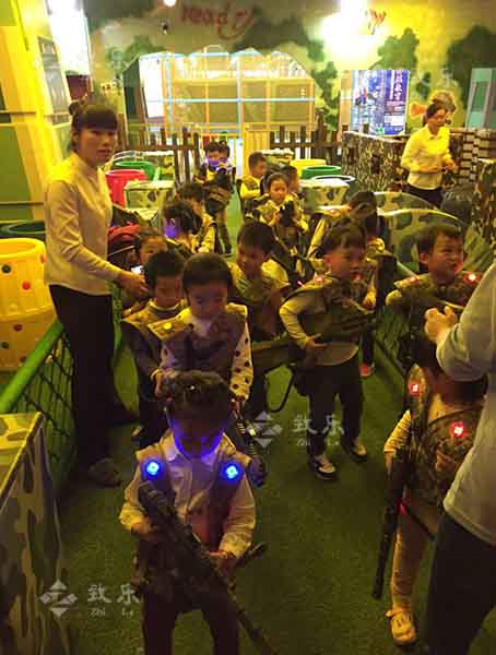 小朋友們最喜歡玩的海洋球池