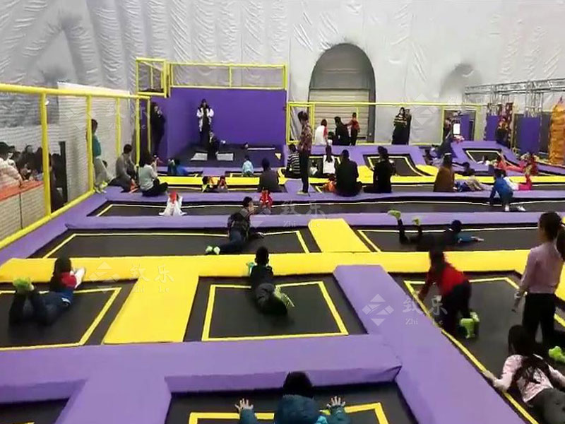 蹦床主題公園